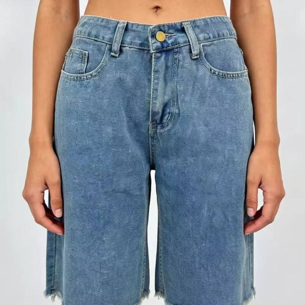 Frayed Hem Relaxed Fit Denim Shorts